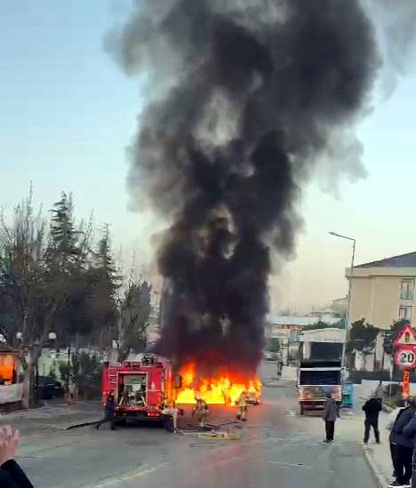 Alev topuna dönen araç, 7 araca çarptı 7